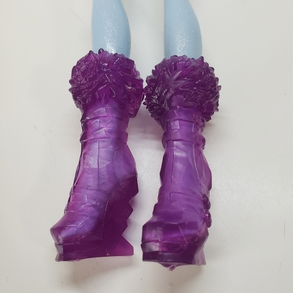 Monster High Coffin Bean Abbey Bominable Doll - Picture 3 of 4